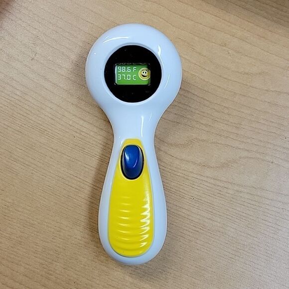 Fisher-Price Doctor/Vet Medical Kit With Working thermometer Age 3+ Playset - Picture 4 of 12